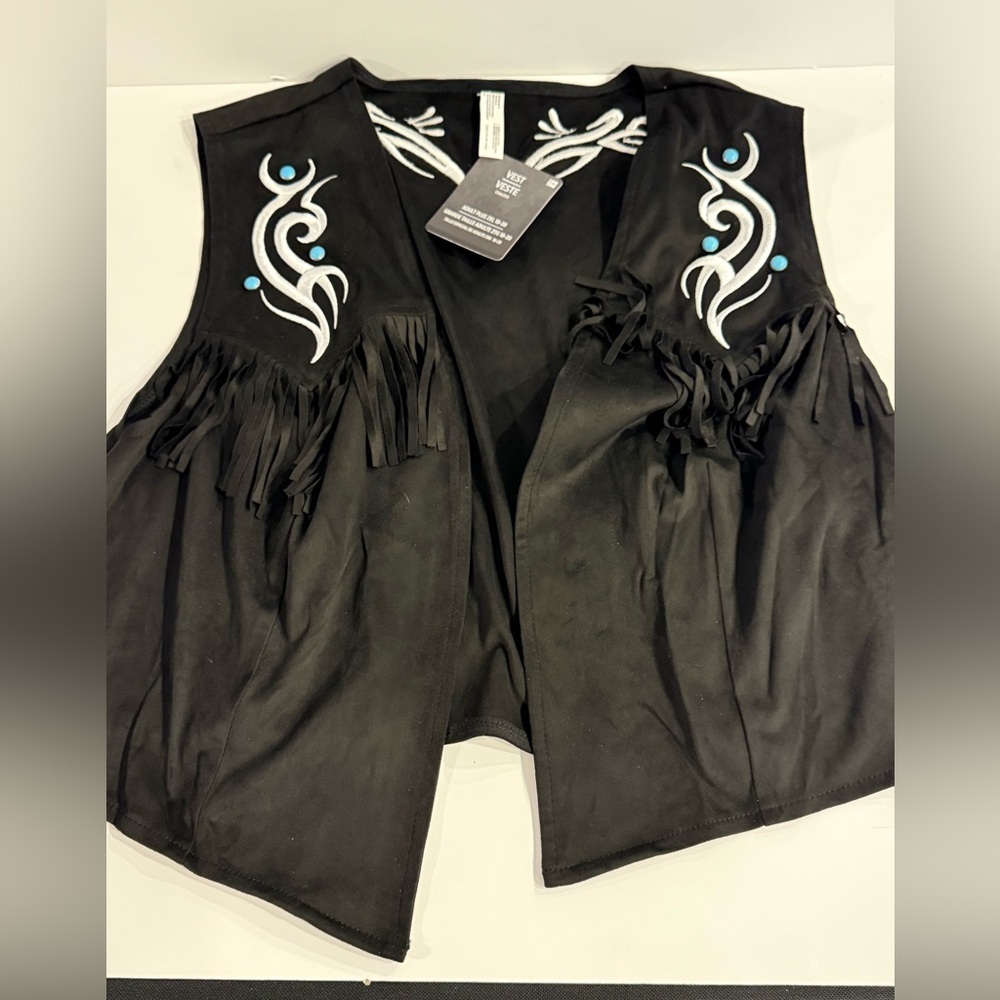 Black Fringe Vest and Shorts Set with Embroidery - Picture 5 of 6